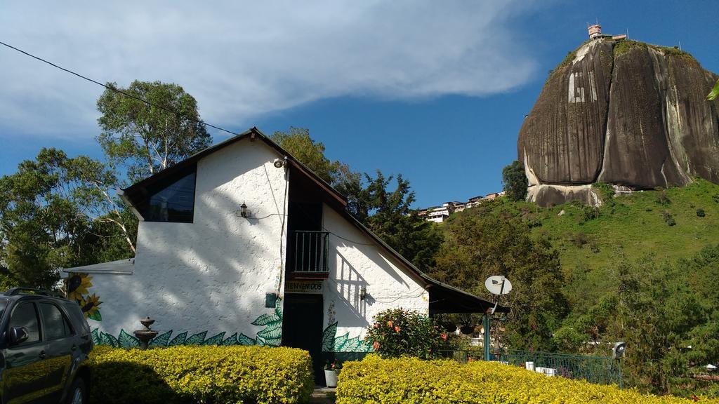 Las Cabanas Castillos Del Lago Villa Guatape Exterior photo