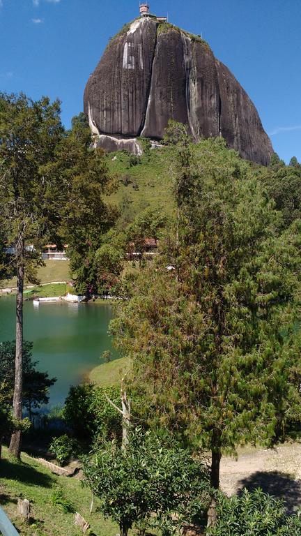 Las Cabanas Castillos Del Lago Villa Guatape Exterior photo