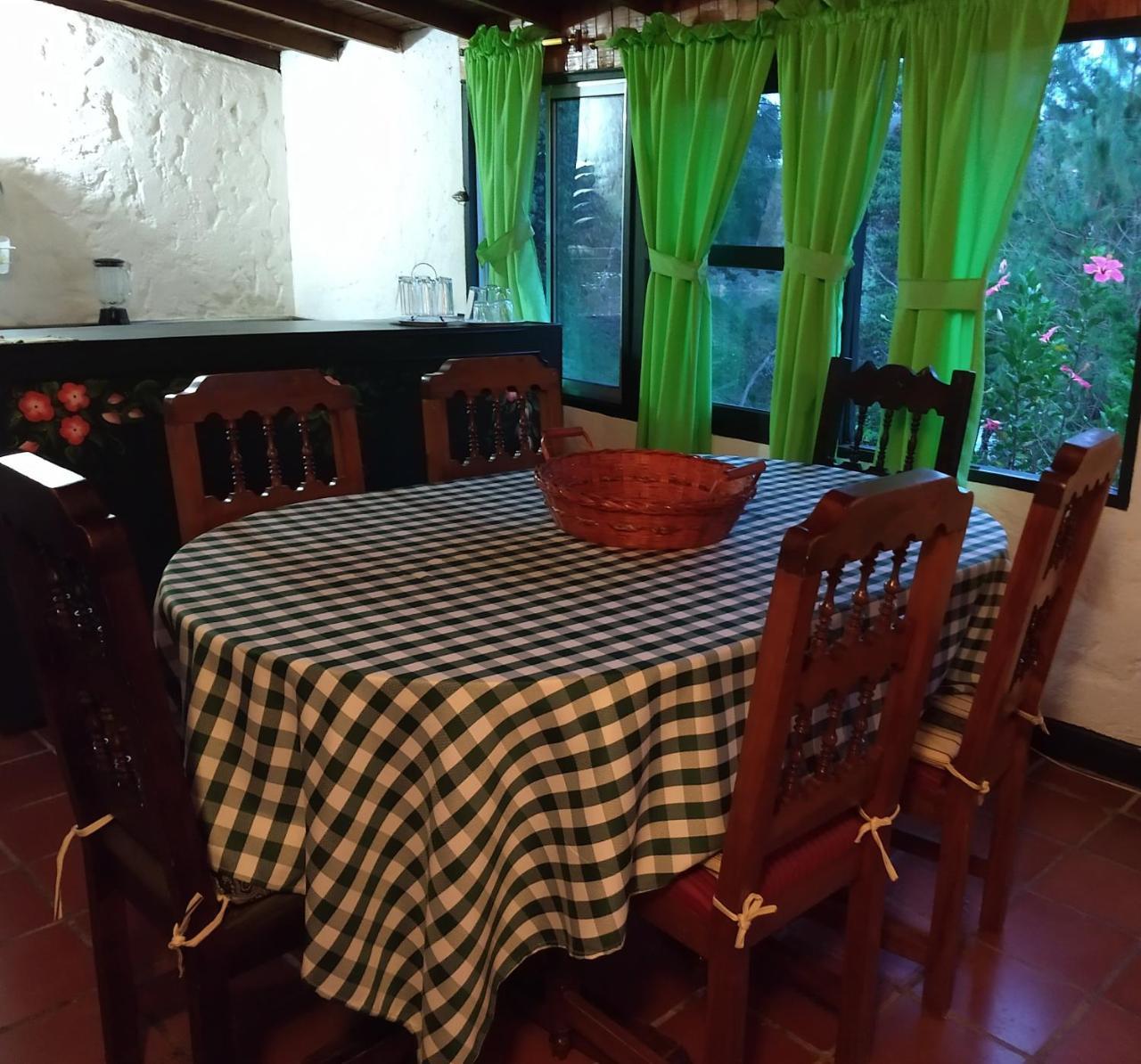 Las Cabanas Castillos Del Lago Villa Guatape Exterior photo