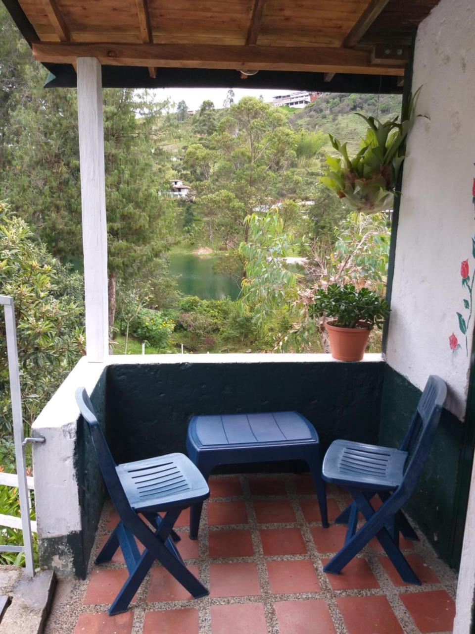 Las Cabanas Castillos Del Lago Villa Guatape Exterior photo