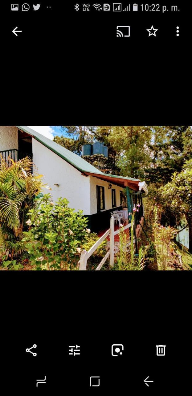 Las Cabanas Castillos Del Lago Villa Guatape Exterior photo